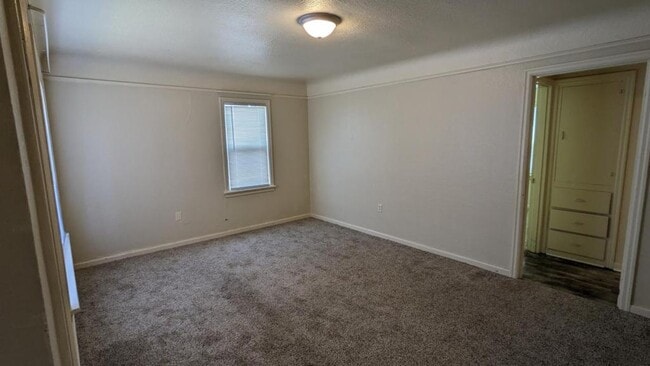 Photo - 1066 Howard St SE