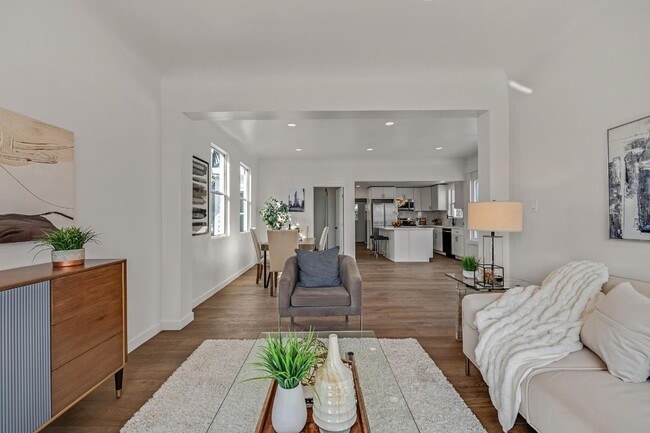 Photo - 4730 Melrose Ave