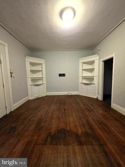 Building Photo - 4718 Cedar Ave Unit 1