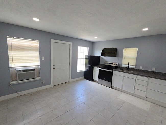 Photo - 9010 Linda Vista Rd Unit D