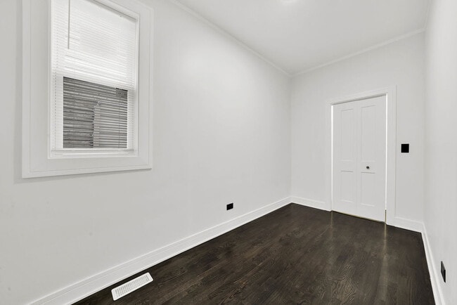 Photo - 6607 S Oakley Ave