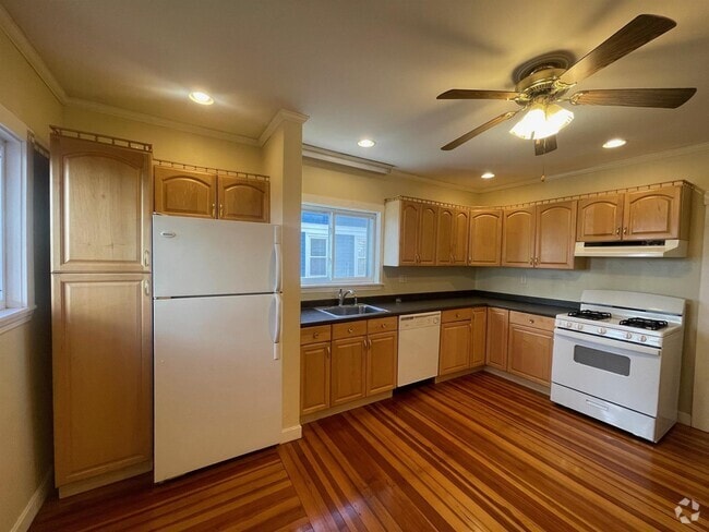 Building Photo - 41 Walker St Unit 1 Rental