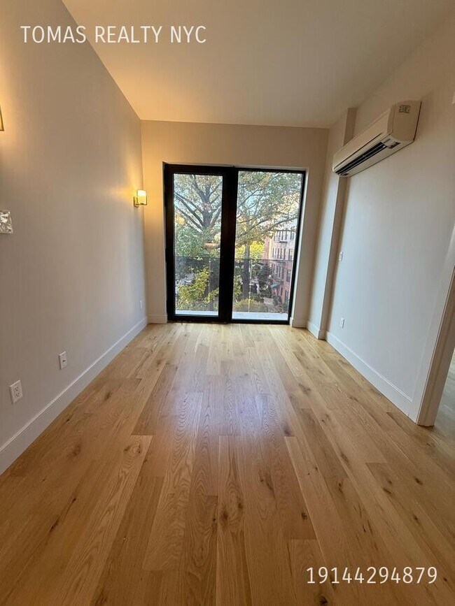 Photo - 1890 Pelham Pkwy S Unidad 3C