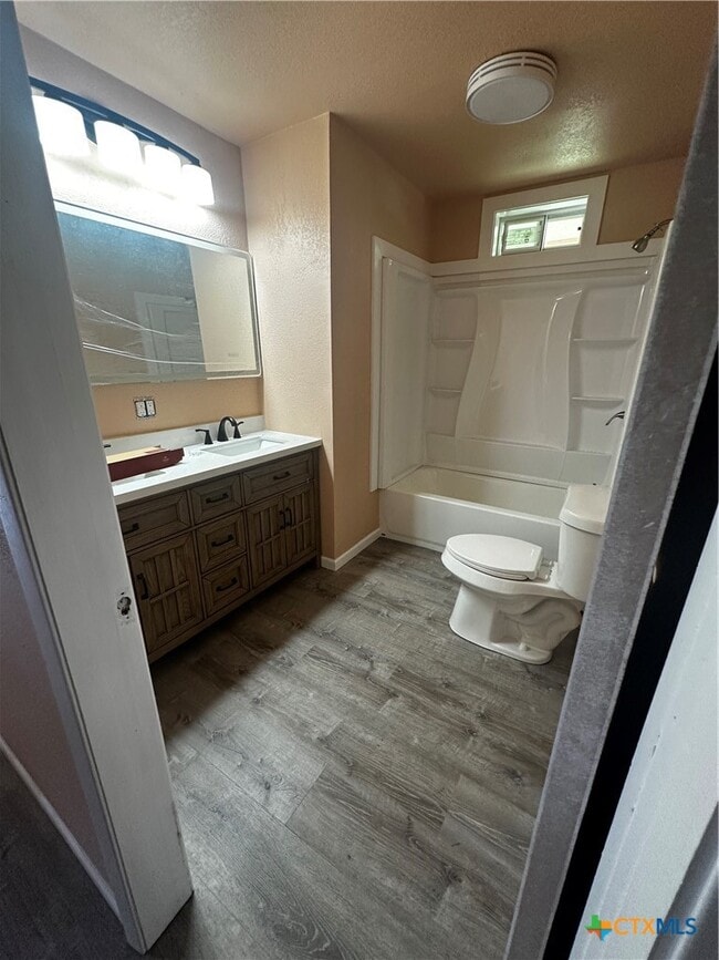 Photo - 1434 St Andrew St