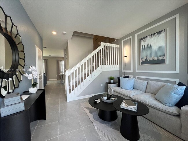 Building Photo - 680 SE 13th Ct