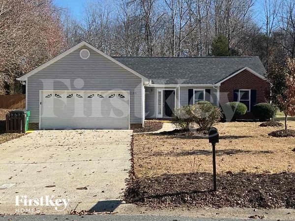 Building Photo - 109 W Bank Dr