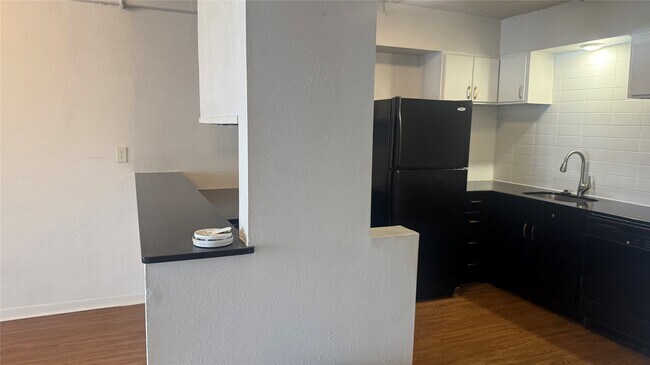 Photo - 5400 Memorial Dr