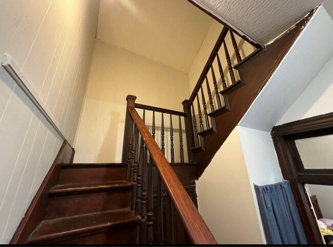 Building Photo - 721 Pearl River Ave