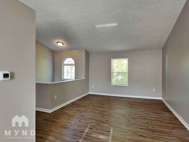 Photo - 1600 Milington Way