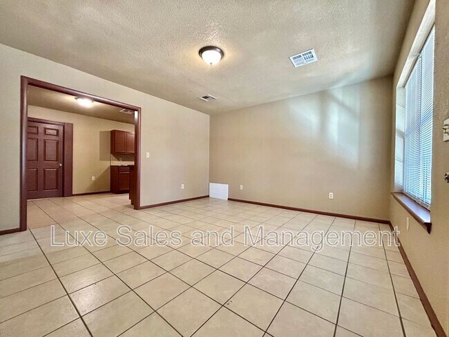 Photo - 605 Moraine Ave