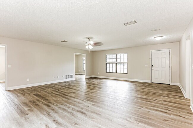 Photo - 2553 Sandlewood Cir