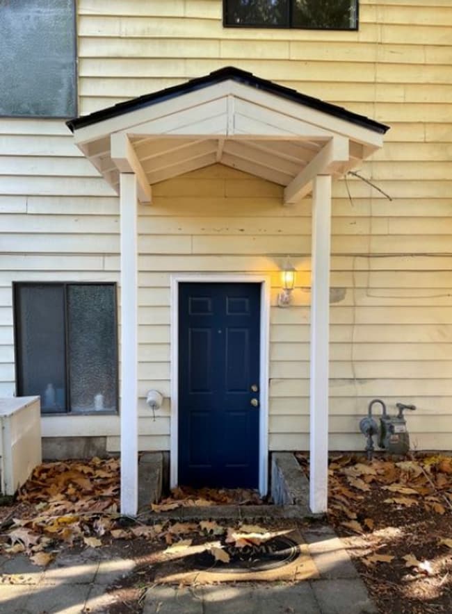 Building Photo - Furnished 2BD/1BTH Rental