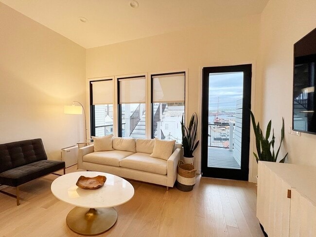 Photo - 360 Meridian St Unidad 7