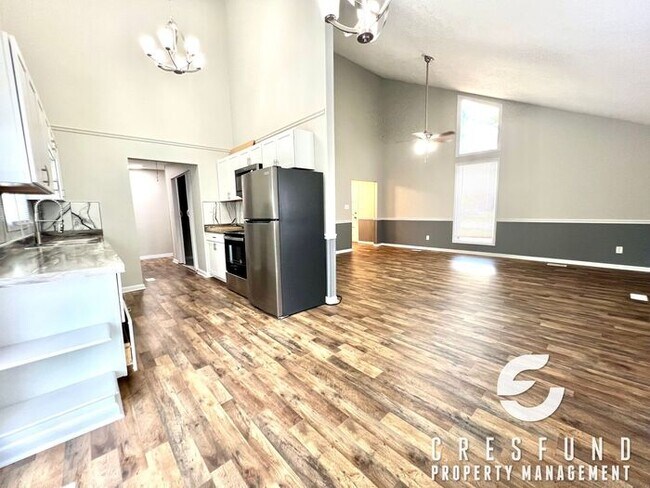 Photo - 3 BEDROOM AVAILABLE NOW - Convenient acces...