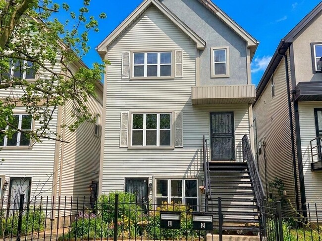 Building Photo - 6540 S Kenwood Ave Unit 2