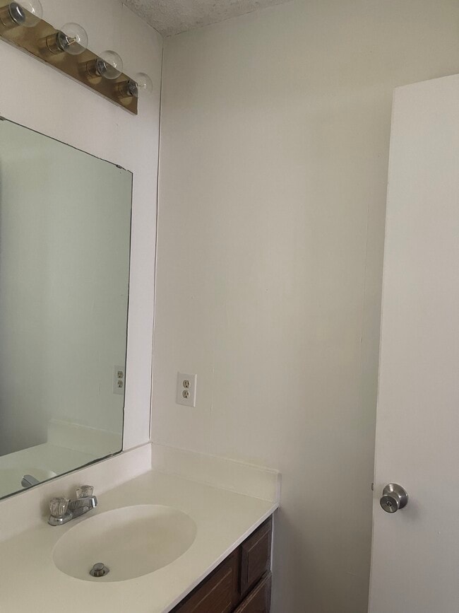 Building Photo - 2523 Westminster Dr Rental