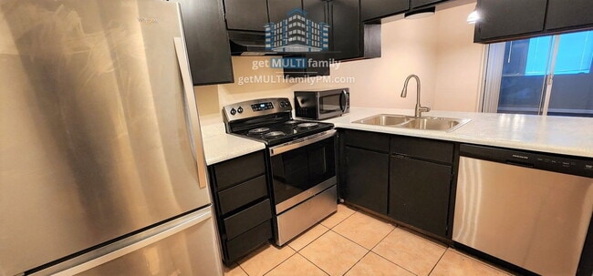 Building Photo - 1903 N Spring Unit 202
