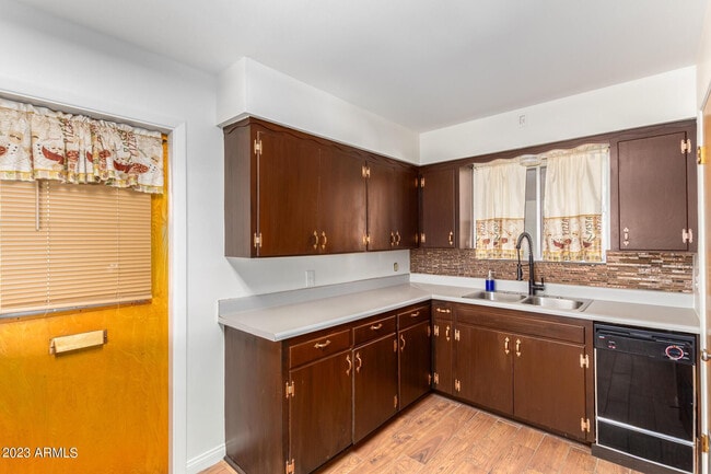 Photo - 202 N 54th St