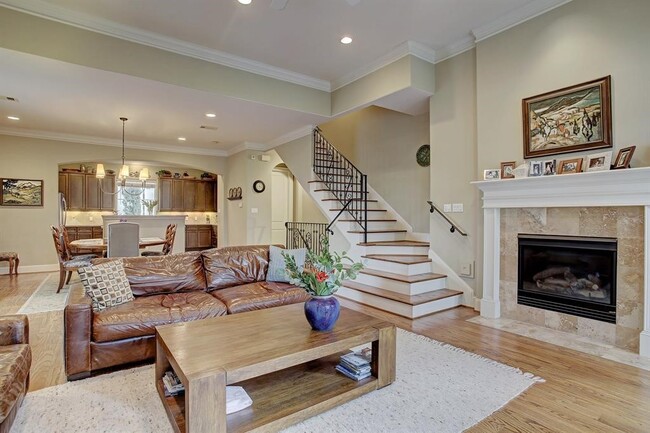Photo - 912 Lovett Blvd