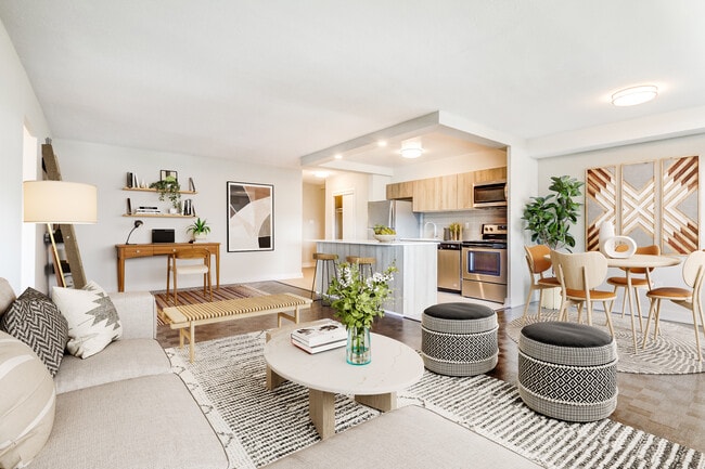 Building Photo - The Towers at York Mills & Leslie