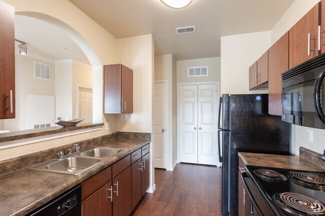1BR, 1BA - 746 SF - Atwell 1