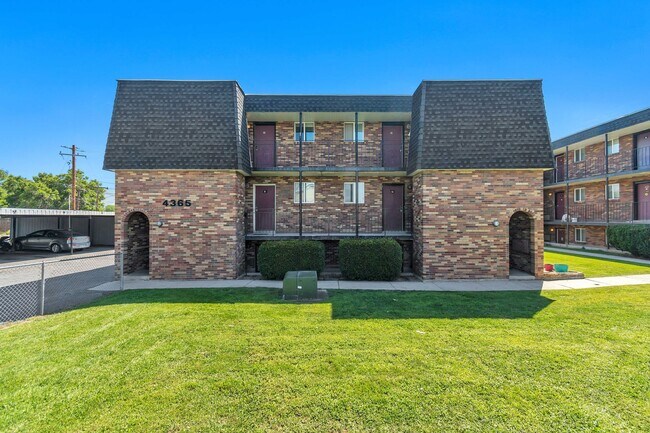 4371 / 4365 S Fairbourne Ave