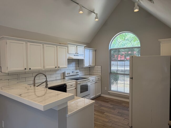 Photo - 12711 Woodcreek Dr