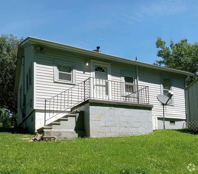 Building Photo - 250 E Spring St Rental