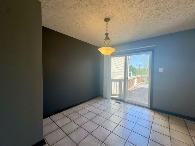 Photo - 537 MacIntosh Cir