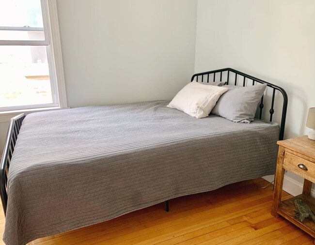 Bedroom - 1306 N Kedzie Ave Unit 2