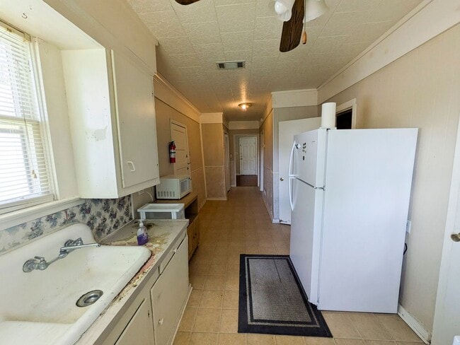 Photo - 824 Llano St