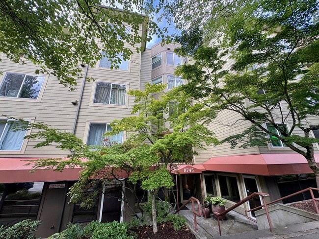 Building Photo - 8745 Greenwood Ave N Unit 507