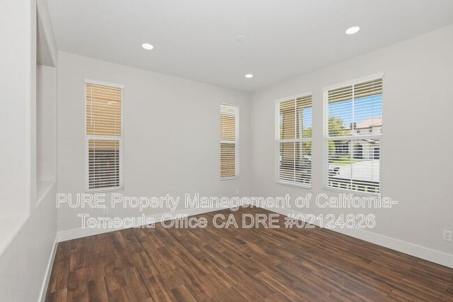 Photo - 29754 Maxmillian Ave