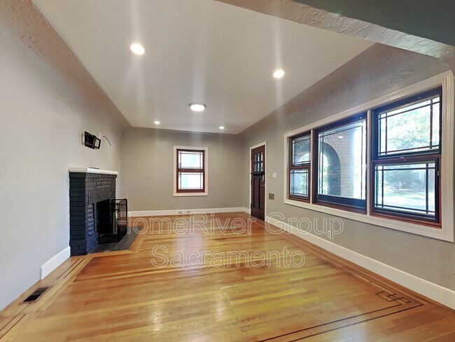 Photo - 1637 47th St