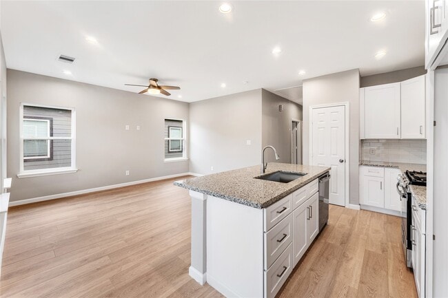 Photo - 10317 Teneha Dr