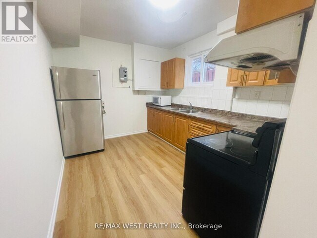 Photo - 82 Dafoe Crescent