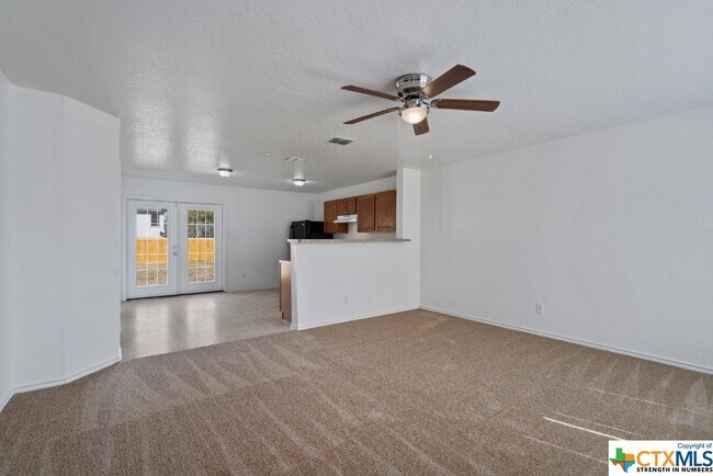 Photo - 624 NW Crossing Dr