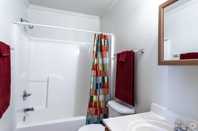 2BR, 2BA - 1152 SF