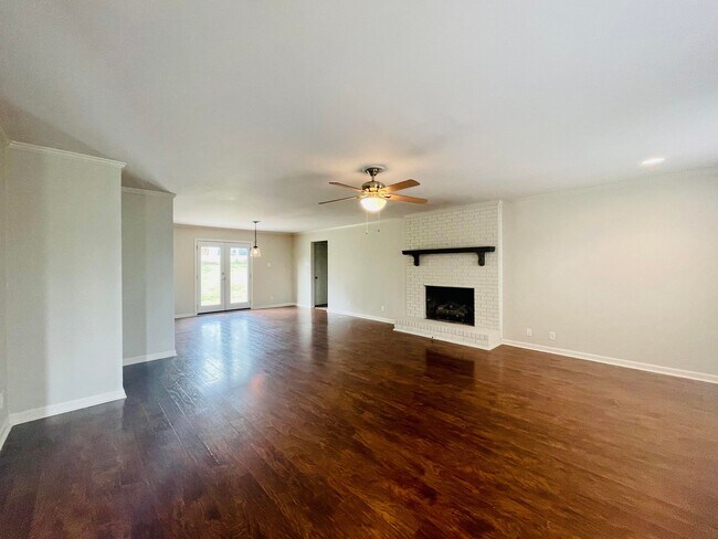 Photo - 223 Raintree Ln