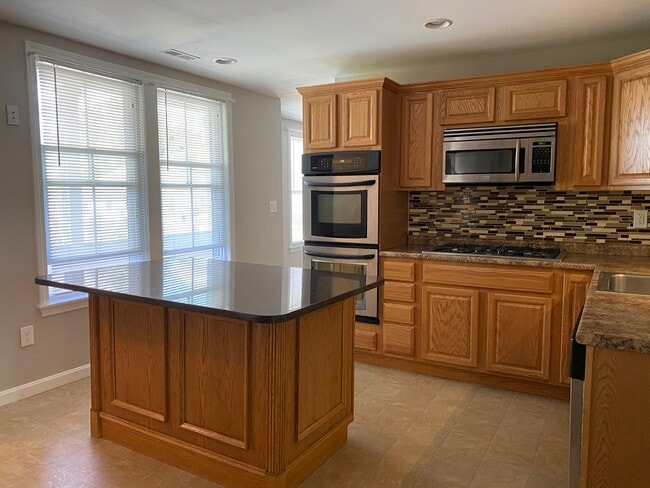 Kitchen - 99 Orleans St Unit B