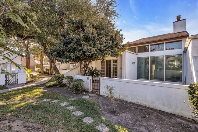 Building Photo - 7655 S Braeswood Blvd Unit 31