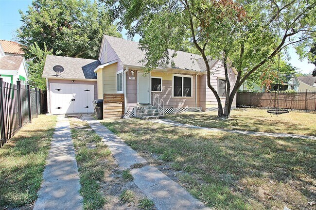 Photo - 7509 Elm St