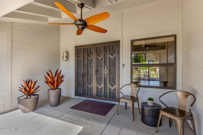 Building Photo - Your Oasis Awaits!