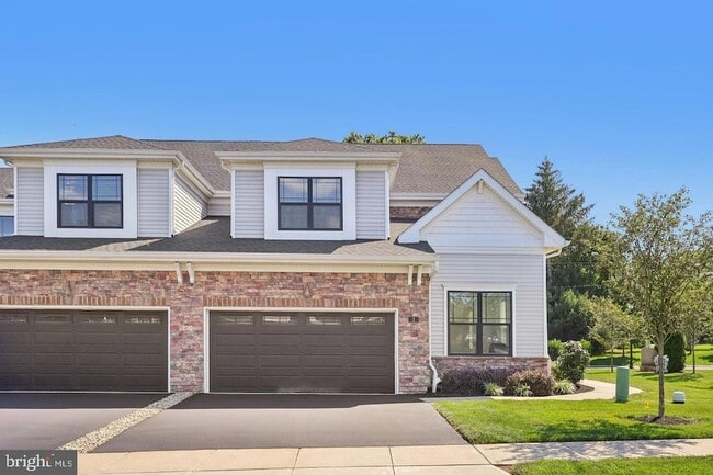 Photo - 2 Dogleg Ln