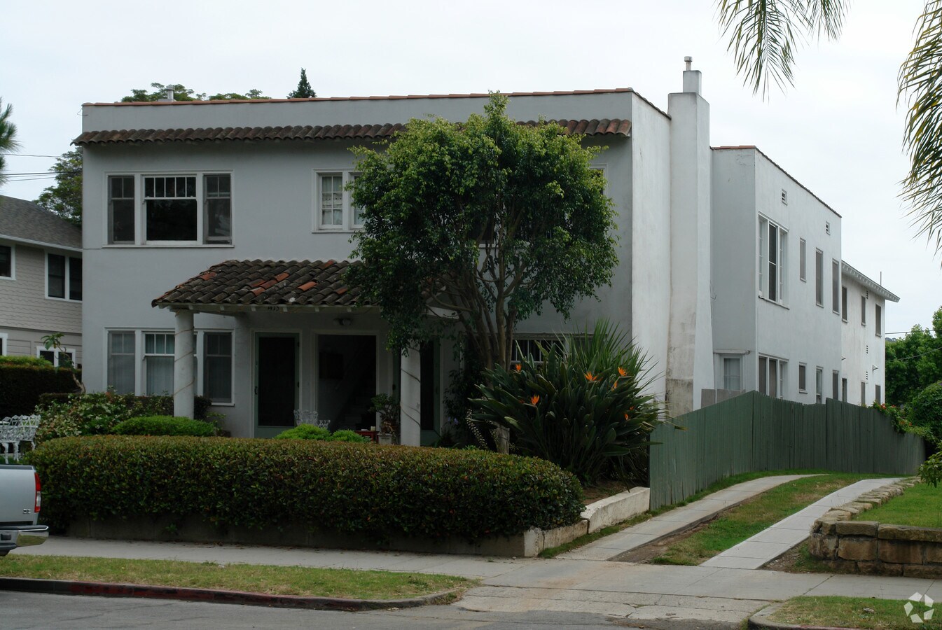 Photo - 1415 De La Vina St Apartments