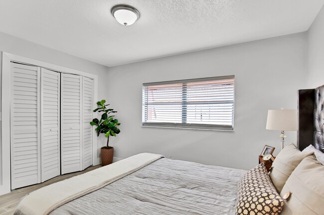 2 BR, 1.5 BA - 1,302SF