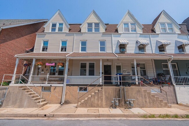 Photo - UPDATED FOUR BEDROOM/1.5 BATH TOWNHOME