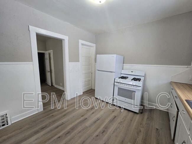 Photo - 406 Locust St