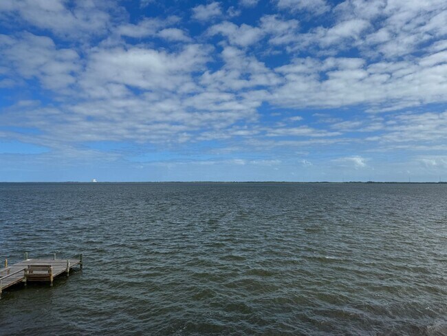 Directly on the River, what a view!! - Directly on the River, what a view!!