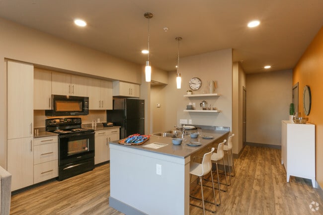 2BR, 2BA - 1,005 SF